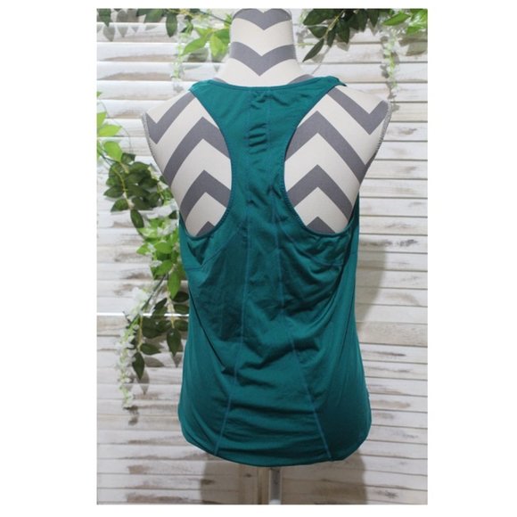 FABLETICS Reese Mesh Panel Racerback Tank (1077)🧘 - Picture 6 of 8